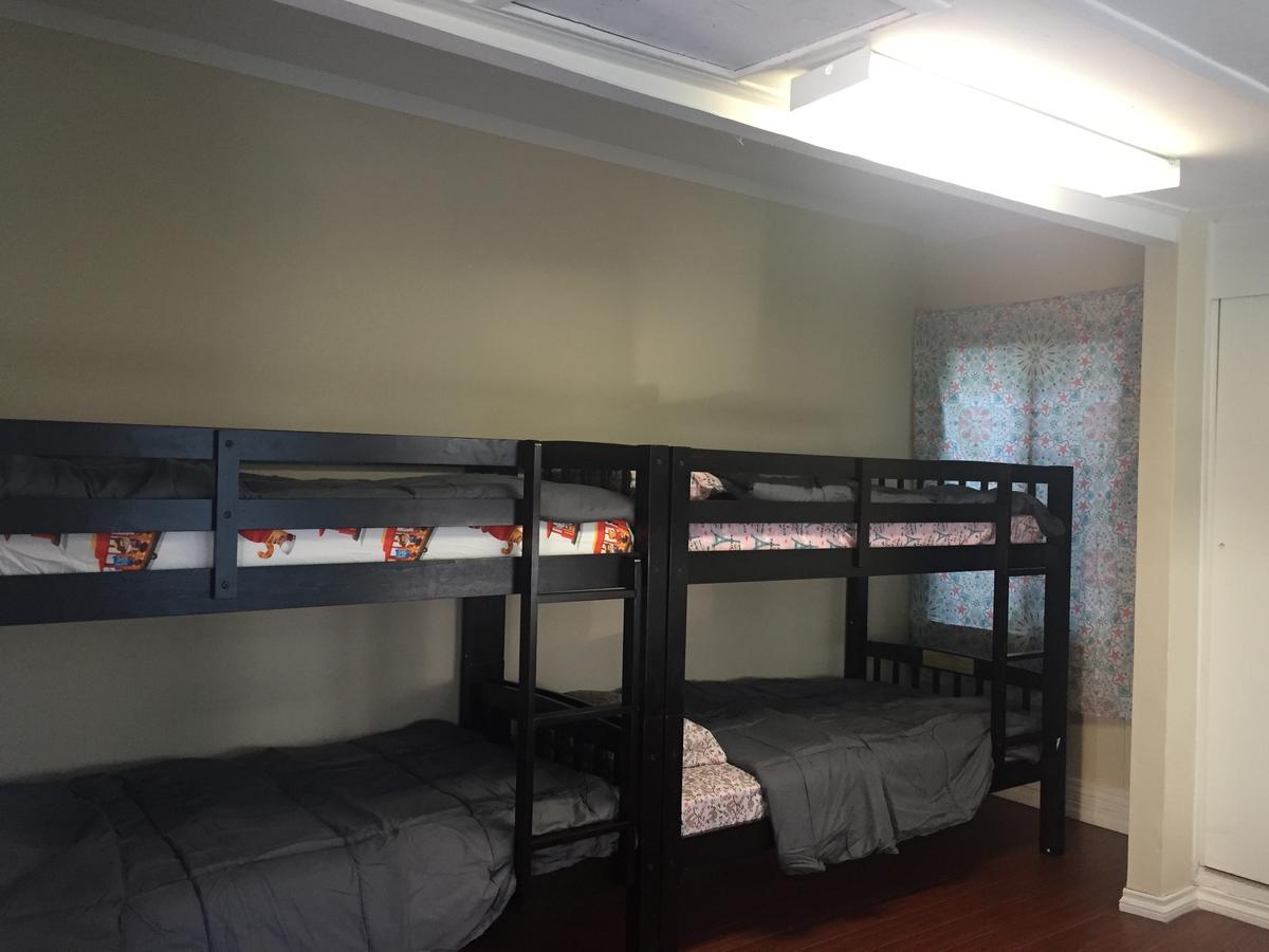 Monsoon Family Inc Hostel - Los Angeles — Photos 2