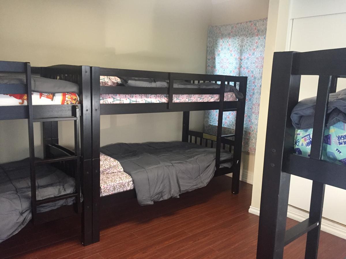 Monsoon Family Inc Hostel - Los Angeles — Photos 1